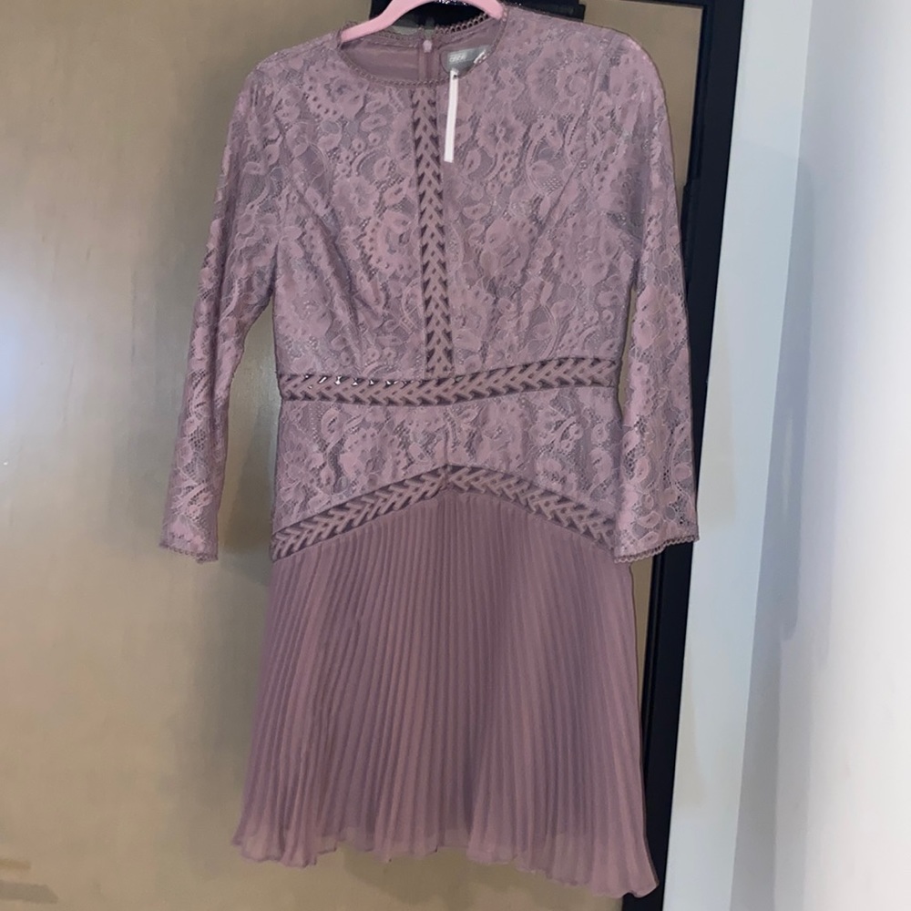 Dress flattering drop waist!! Excellent condition. NWOT SMOKE & PET FREE HOME!